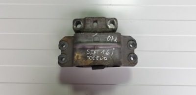 Подушка коробки seat toledo 1,6 фото №1