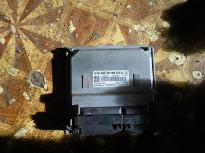 Vw бортовий комп'ютер 03e906023al фото №1