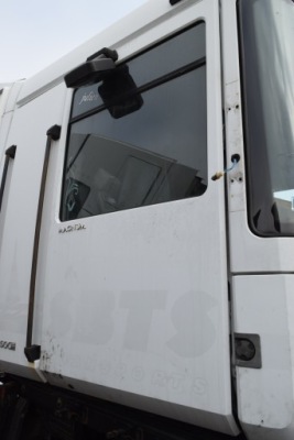 Renault magnum 460 / 500 dxi дверь правое фото №1