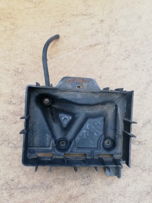 Основание аккумулятор vw polo 9n 6q0915331 фото №1