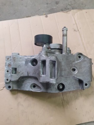 Кронштейн основание генератора bmw b47d20a 761925004 фото №1