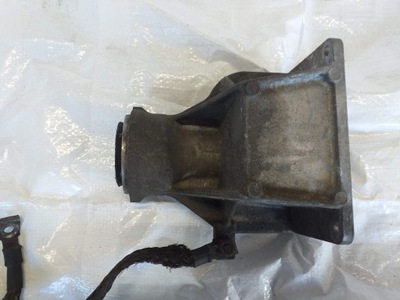 Bmw e90 e91 e92 кронштейн підпора піввісь 7527386 фото №1