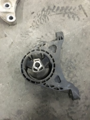 Opel astra j iv 2.0 cdti кронштейн двигуна 13248575 фото №1