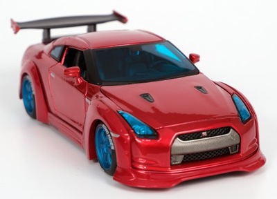 Model MAISTO DESIGN NISSAN GT-R 1:24