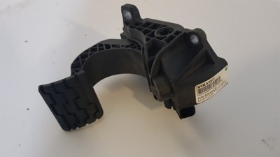 Кронштейн педалей volvo оригинальный номер 824246691 фото №1