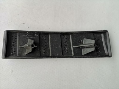 Tesla model s- направляющая бампера передний правый фото №1