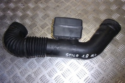 Труба шланг повітрозабірник повітря fiat stilo 1.8 16v фото №1
