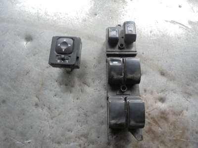 Панель вікон mitsubishi lancer 8608a058 фото №1