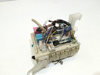 Коробка запобіжників toyota auris i 08r фото №1