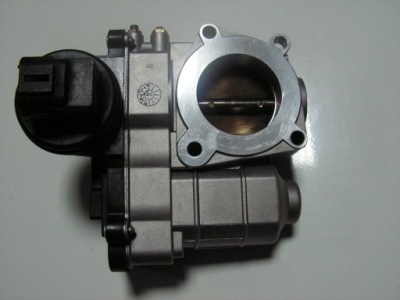 Nissan note e11 1,4 16v дросельна заслінка jak nowa фото №1