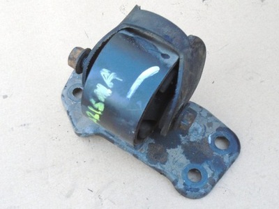 Carisma 95-04r 1.8 gdi кронштейн подушка двигуна фото №1