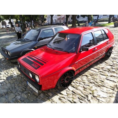 VW Golf II okleina maski dowony napis