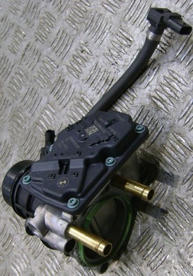 Bmw i8 дросельна заслінка 7629908 1754km фото №1