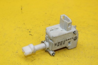 Привід замка бардачка vw touran 3b0959782 фото №1