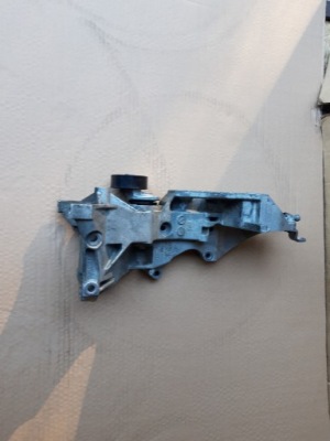 Vw audi seat кронштейн генератора 03l903143r фото №1