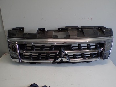 Решітка радіатора mitsubishi pajero iv lift 15- фото №1