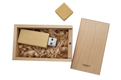 Drewniany w pudełku 2 GB na ślub chrzest