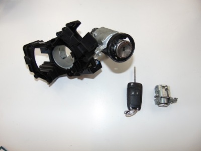 Замок запалювання вкладка ключ chevrolet trax фото №1