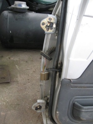 Петли дверь правых перед pajero ii 90-00 фото №1