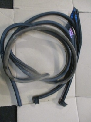 Прокладка двері ліва перед bmw e36 cabrio кремовий фото №1