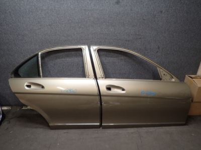 Дверей задній праве  mercedes c klasa w204 седан фото №1