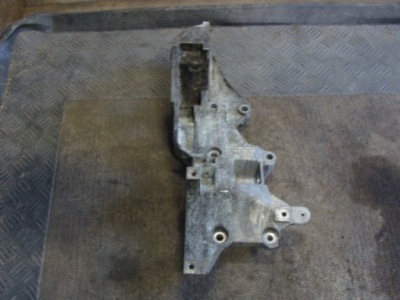 Кронштейн держатель генератора vw polo 6r 1.2 03l903143q фото №1
