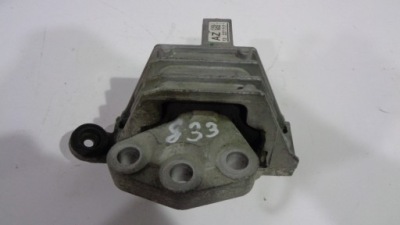 Opel кронштейн подушка двигуна 13227717 фото №1