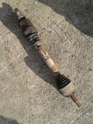 Приводной вал левая półośka renault megane 2 1.5 dci дизель фото №1