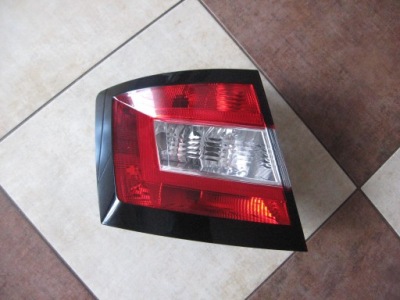 Skoda оригинальный номер 6v6 945 095 лампа задняя комбинированная фото №1