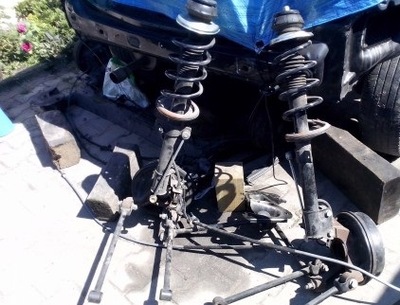 Поворотний кулак права амортизатор. важелі dacia duster ii 4x4 фото №1