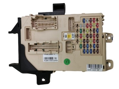 Коробка запобіжників kia carens iv 13-16 фото №1