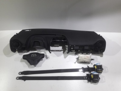 Toyota aygo приборная панель консоль подушка безопасности подушки безопасности ремни оригинал демонтаж фото №1