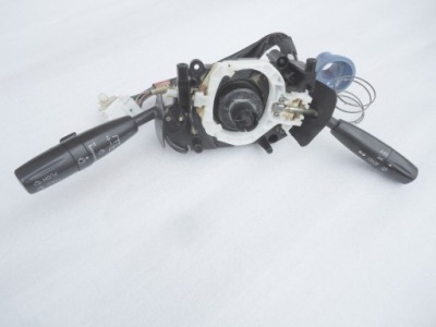 Kia carens 2005r перемикач світла двірник фото №1