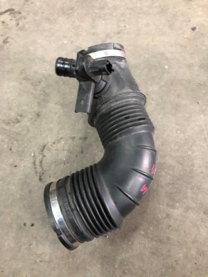 Opel insignia 2.0 cdti шланг воздуха 55561787 фото №1