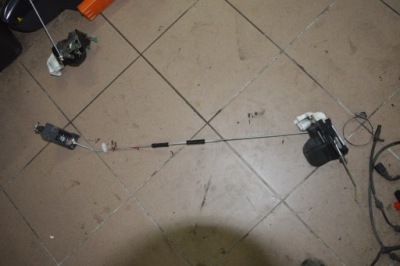 Замок двері правий перед alfa romeo 147 3d 6pin фото №1