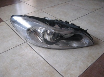 Правая лампа перед -- volvo c30 - lift - линза ! фото №1