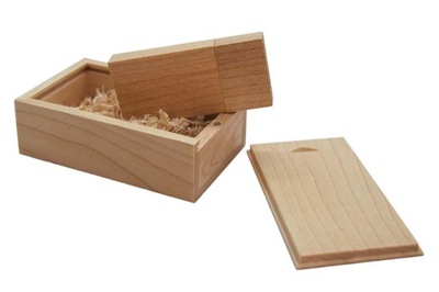 Pendrive Drewniany 16 GB z pudełkiem