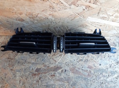 Mercedes w204 c решітка обдув середня фото №1