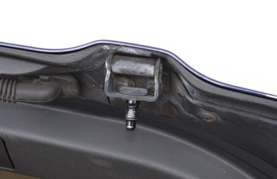 Mazda 5 i петля крышки багажника левый задняя фото №1