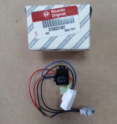 Оригинал alfa romeo переключатель city 156021401 фото №1