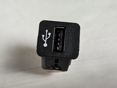 ГНІЗДО PORT USB BMW F10 E60 E70 E84 E90 F25 F11