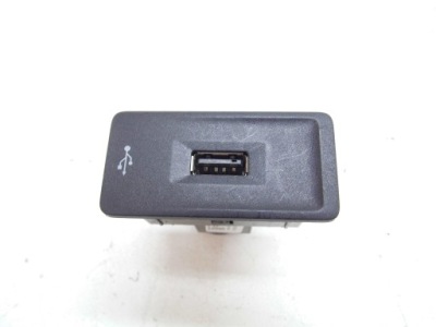 Роз'єм port usb 5q0035726m vw golf vii lift оригінал фото №1