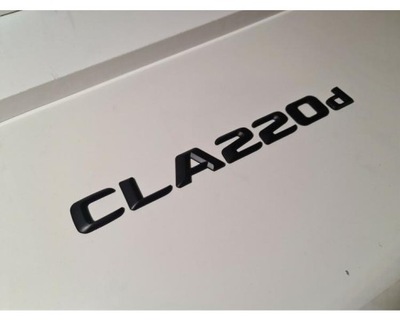 CLA220D MATE NEGRO EMBLEMA CON LITERA I NUMEREM  