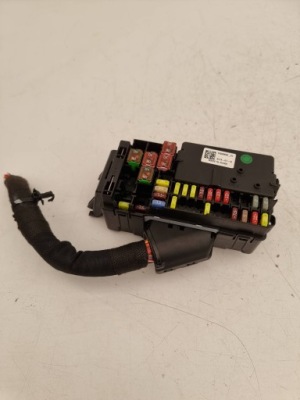 Opel astra k 2017 рамка / модуль запобіжників 15533696 фото №1