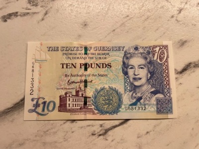 Guernsey - 10 funtów - UNC