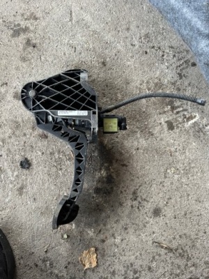 Педаль зчеплення vw skoda 1k1721059es фото №1