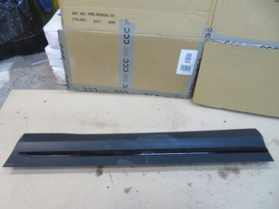 Mercedes gla молдинг двері перед правий a2477271501 фото №1