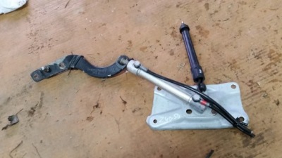 Mercedes w164 ml петля крышки привод 1647400014 фото №1