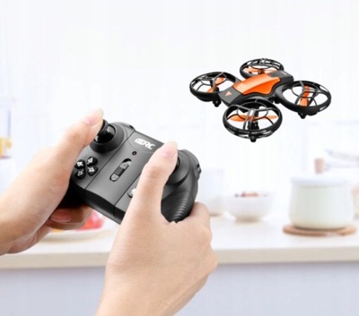 DRON Z KAMERA 4K WIFI HD V8 4DRC 100 m 650 mAh