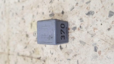 Реле vw golf vi 8d0951253 фото №1